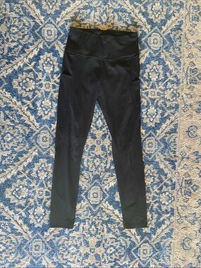 Black High-Waist Athletic Leggings with Side Pockets